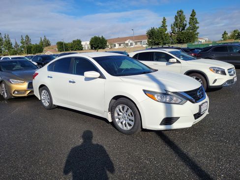 Used 2018 Nissan Altima 2.5 S w/ S Convenience Package image 3