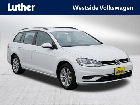 Used 2018 Volkswagen Golf S image 1