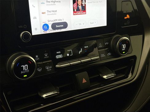 Used 2024 Toyota Highlander LE image 26