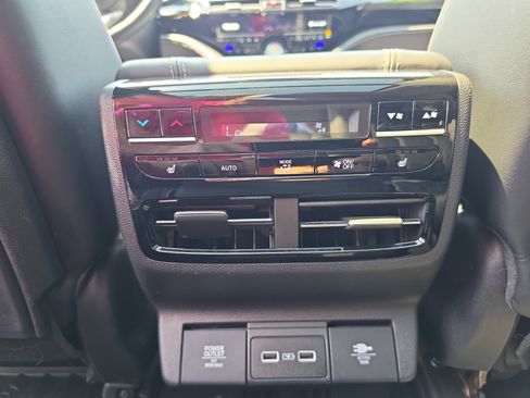 Used 2022 Acura MDX SH-AWD w/ Advance Package image 17