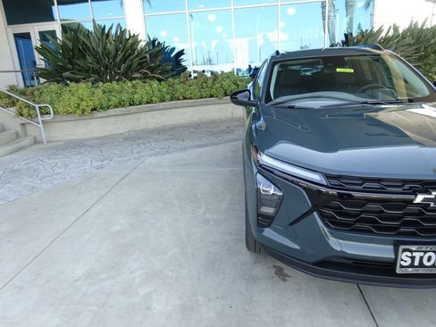 New 2026 Chevrolet Trax LT w/ Sunroof Package FWD image 30