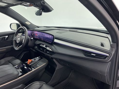 Used 2025 Buick Enclave Avenir w/ Super Cruise Package image 26