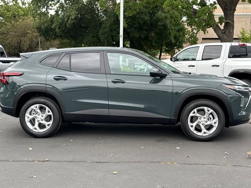 New 2026 Chevrolet Trax LS w/ LS Convenience Package image 2