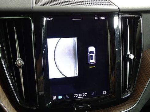 Used 2023 Volvo XC60 B5 Plus image 16