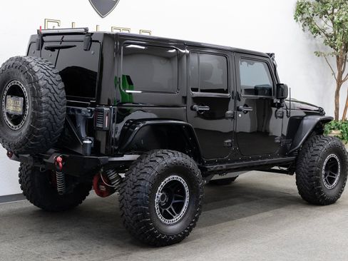 Used 2016 Jeep Wrangler Unlimited Rubicon image 11