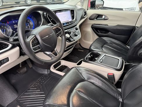 Used 2022 Chrysler Pacifica Touring-L FWD image 30