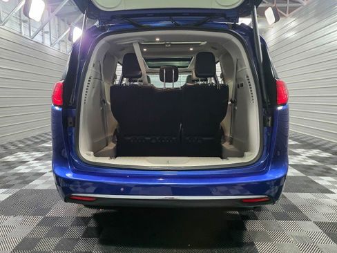 Used 2020 Chrysler Pacifica Limited image 40