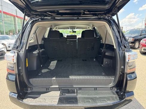 Used 2018 Toyota 4Runner SR5 AWD/4WD image 13