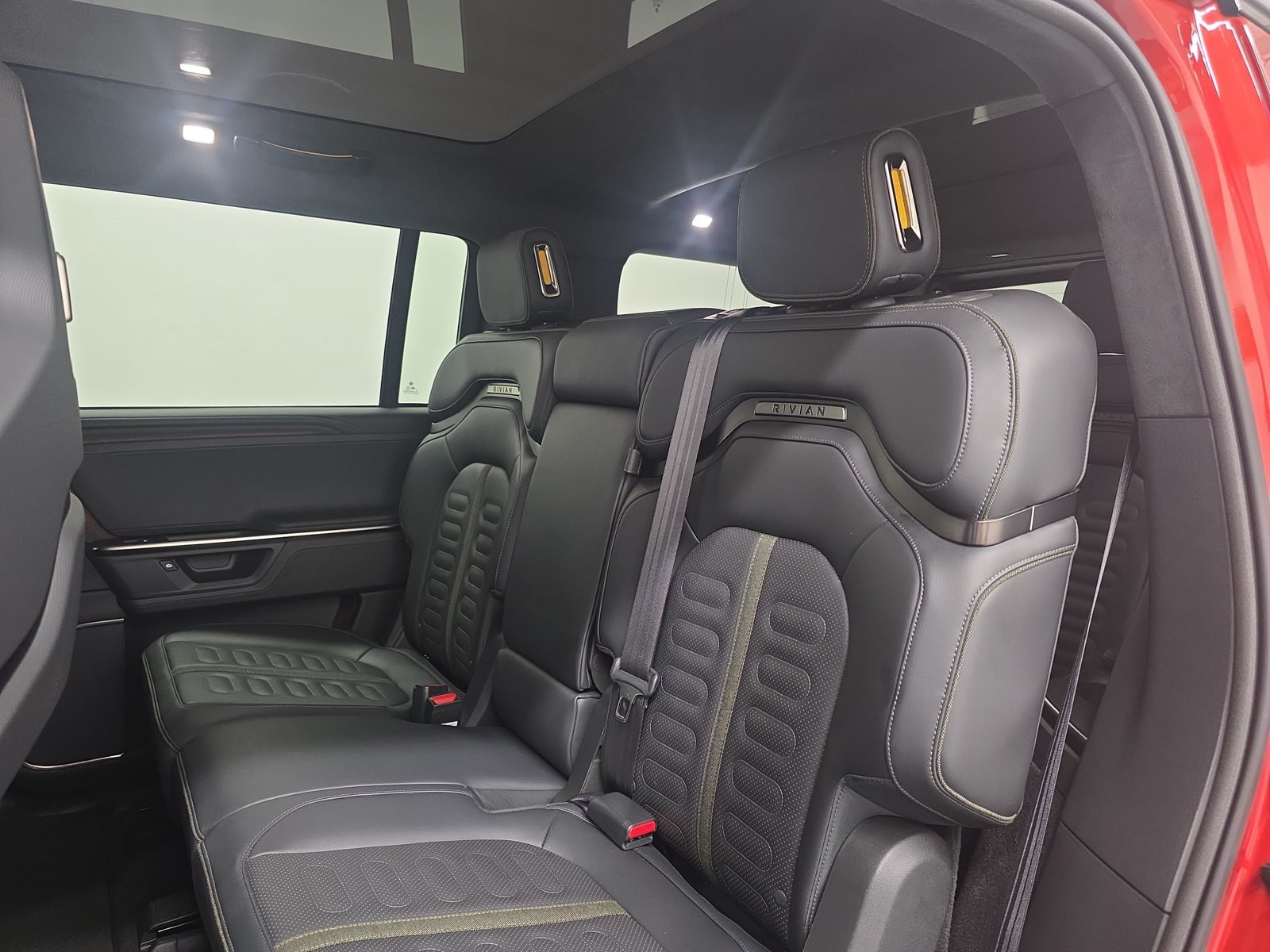 Used 2025 Rivian R1S Adventure Dual AWD/4WD image 21