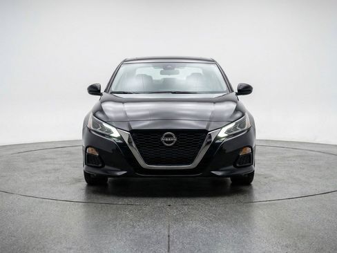 Used 2025 Nissan Altima 2.5 SV FWD image 2