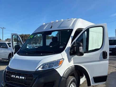 Used 2024 RAM ProMaster 2500 w/ Convenience Group image 12