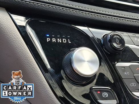 Used 2022 Chrysler Pacifica Limited FWD image 17