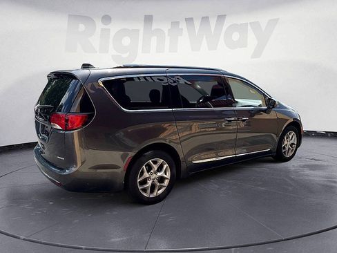 Used 2020 Chrysler Pacifica Limited FWD image 5