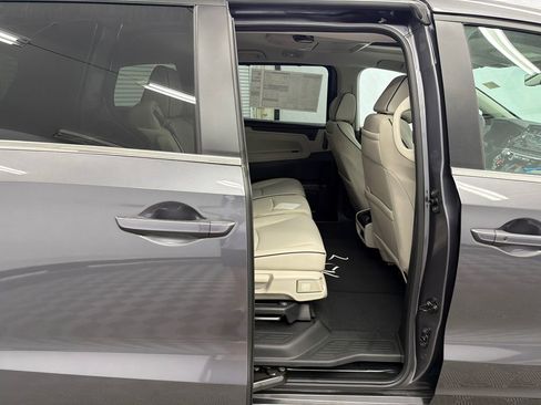 New 2026 Honda Odyssey Touring image 17