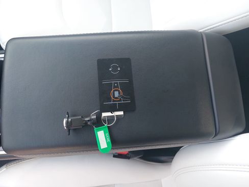 Used 2021 Tesla Model Y Long Range image 37