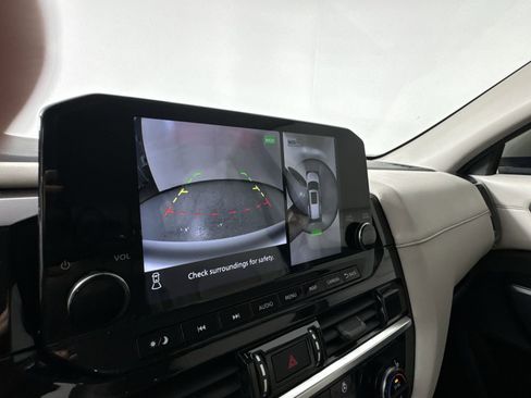Used 2022 Nissan Pathfinder SL AWD/4WD image 9