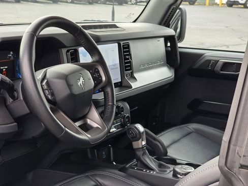 Used 2025 Ford Bronco Badlands image 18