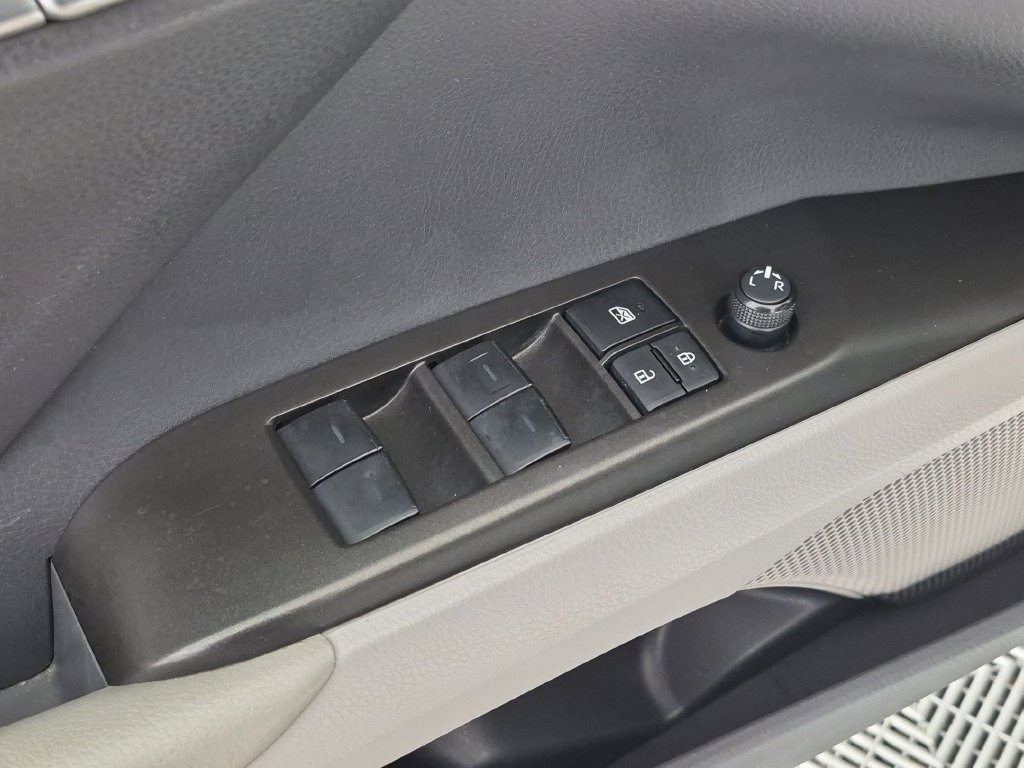 Used 2024 Toyota Camry SE FWD image 14