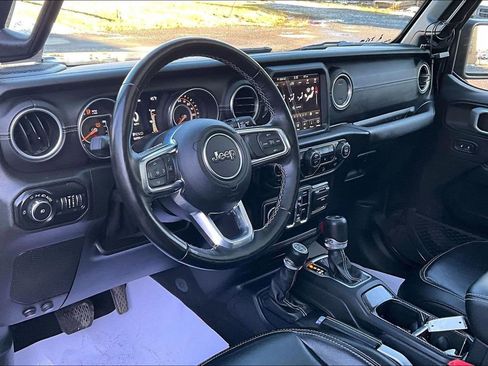 Used 2020 Jeep Wrangler Unlimited Sahara image 13