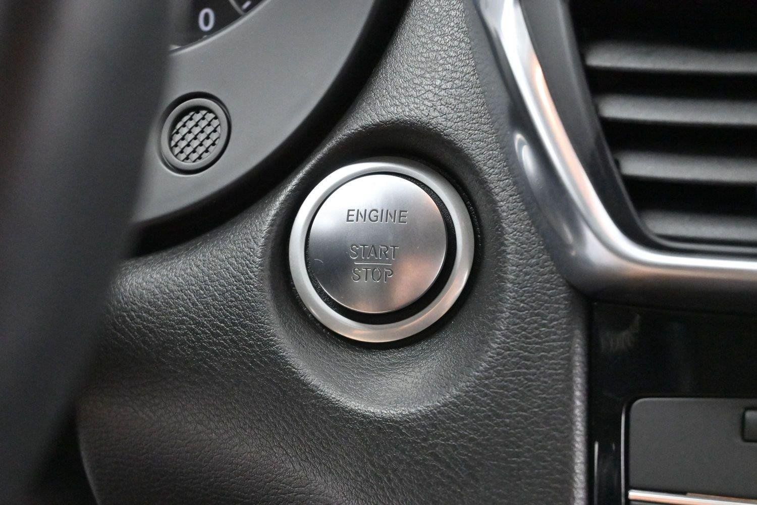 Used 2018 INFINITI QX30 FWD image 24