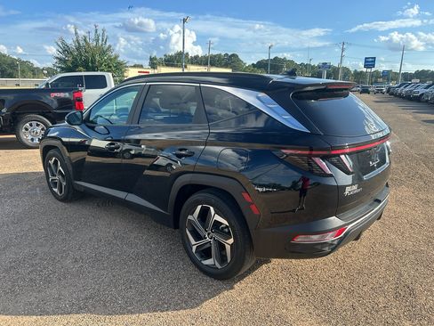 Used 2022 Hyundai Tucson SEL w/ Convenience + Premium Package FWD image 2