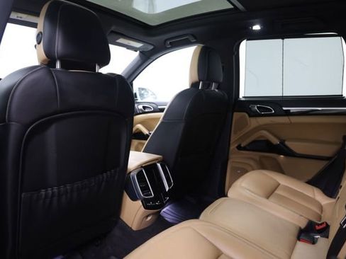 Used 2016 Porsche Cayenne AWD/4WD image 34