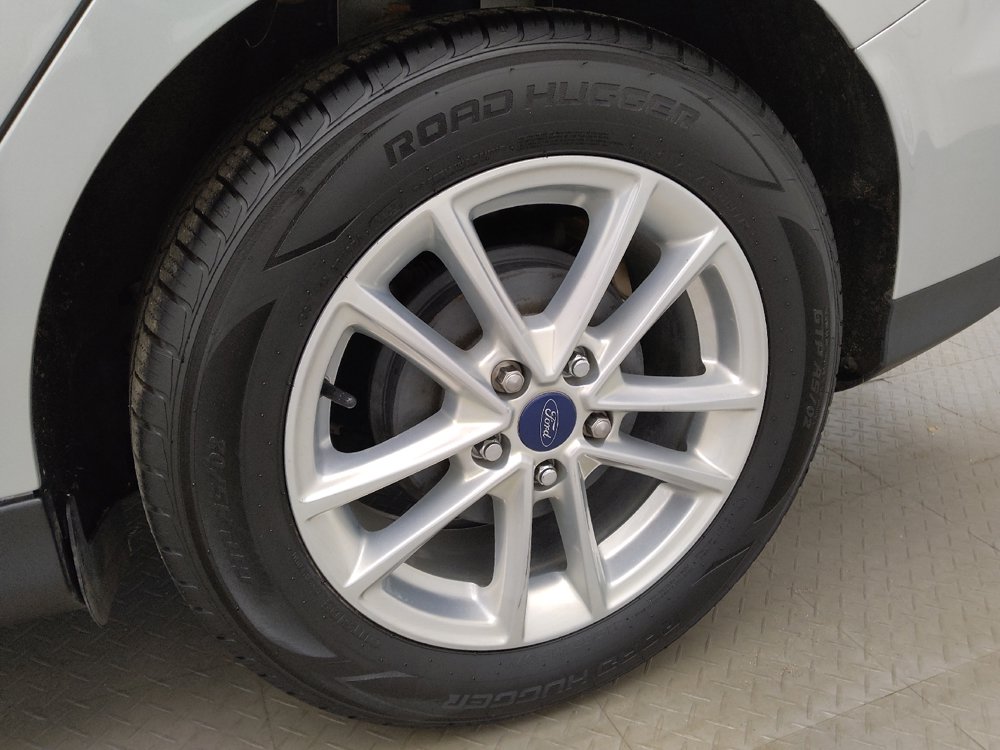 Used 2015 Ford Focus SE FWD image 31