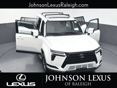 Used 2024 Lexus GX 550 w/ Accessory Package (Z1) AWD/4WD image 33