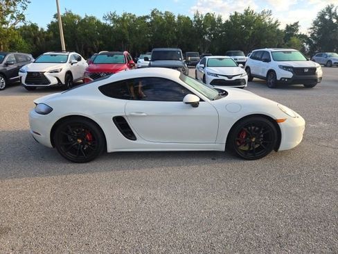 Used 2025 Porsche 718 Cayman image 6