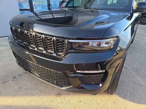 New 2025 Jeep Grand Cherokee Limited w/ Luxury Tech Group II image 18