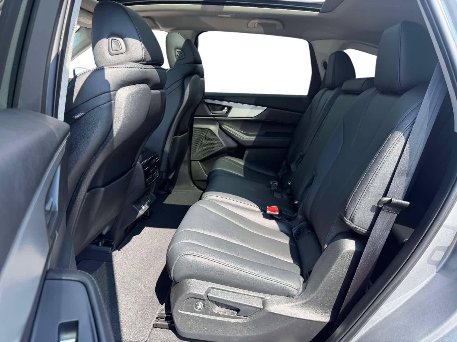 Used 2024 Acura MDX SH-AWD image 13
