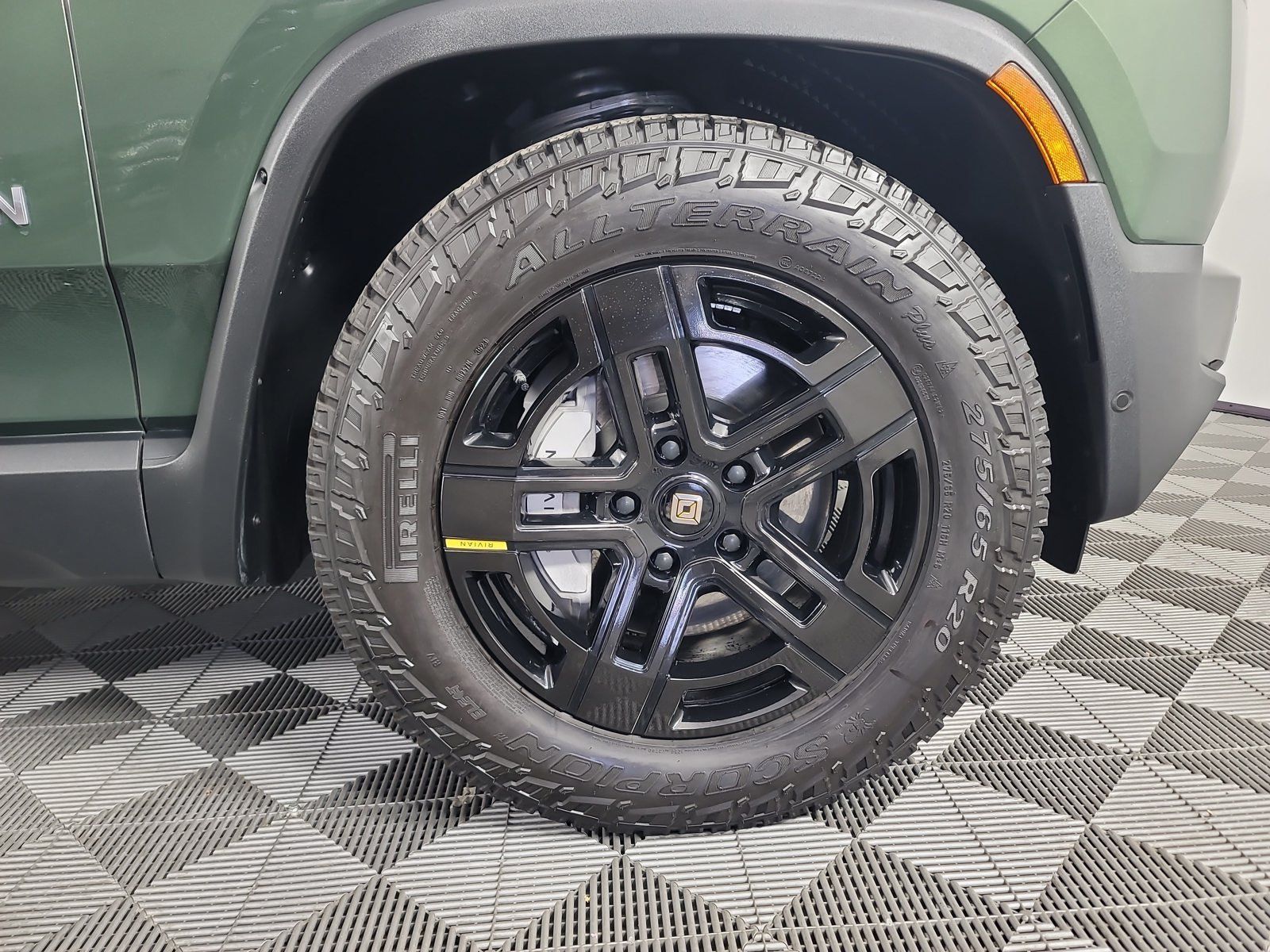 Used 2023 Rivian R1S Adventure Dual AWD/4WD image 11