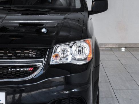 Used 2018 Dodge Grand Caravan SE w/ UConnect Hands-Free Group FWD image 41