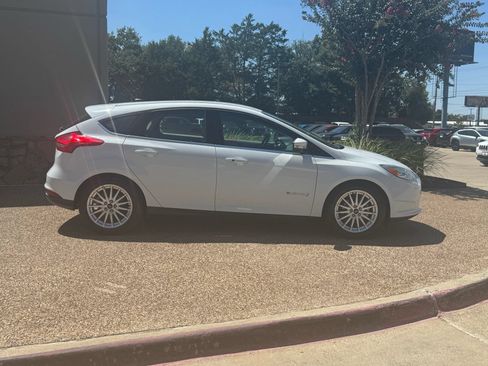 Used 2018 Ford Focus Electric Hatchback FWD image 6