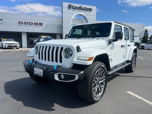 Used 2023 Jeep Wrangler Unlimited Sahara AWD/4WD image 4