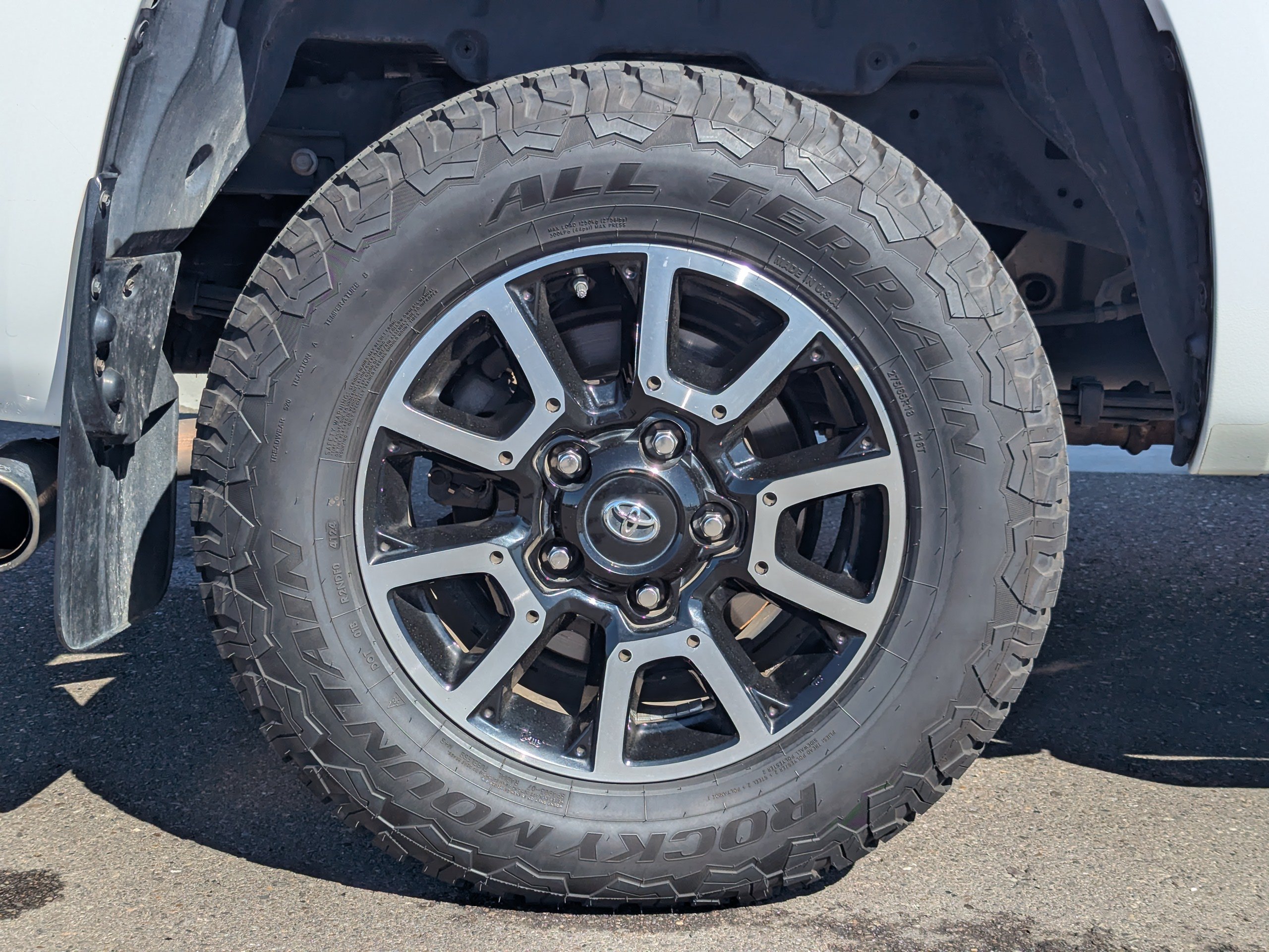 Used 2018 Toyota Tundra SR5 w/ TRD Off Road Package AWD/4WD image 44