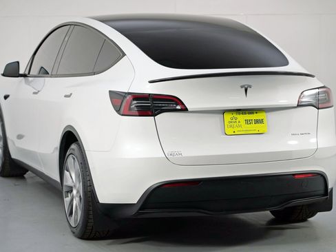 Used 2024 Tesla Model Y Long Range image 50