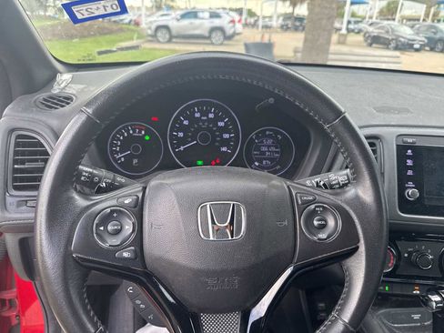 Used 2019 Honda HR-V Sport image 9