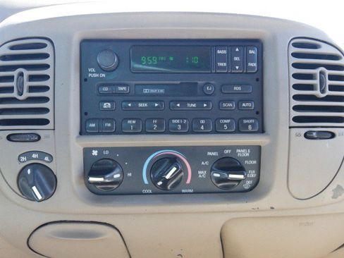 Used 2001 Ford F150 XLT AWD/4WD image 20