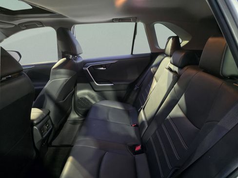 Used 2019 Toyota RAV4 Limited image 16