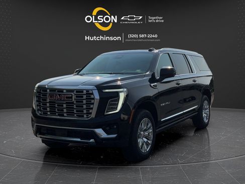 Used 2026 GMC Yukon XL Denali w/ Sun & Power Step Package AWD/4WD image 9