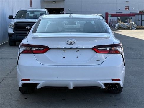 Used 2024 Toyota Camry SE image 5