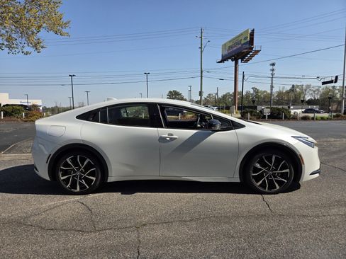 Used 2025 Toyota Prius Plug-In Hybrid image 5