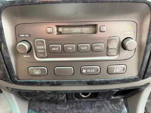 Used 2007 Toyota Land Cruiser w/ Convenience Pkg image 34