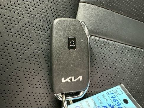 Used 2023 Kia Sorento S image 17