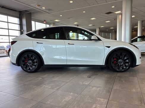 Used 2022 Tesla Model Y Performance AWD/4WD image 3