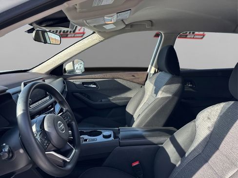 Used 2021 Nissan Rogue SV image 9