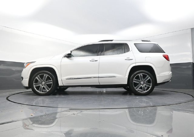 Used 2018 GMC Acadia Denali w/ Technology Package AWD/4WD image 33