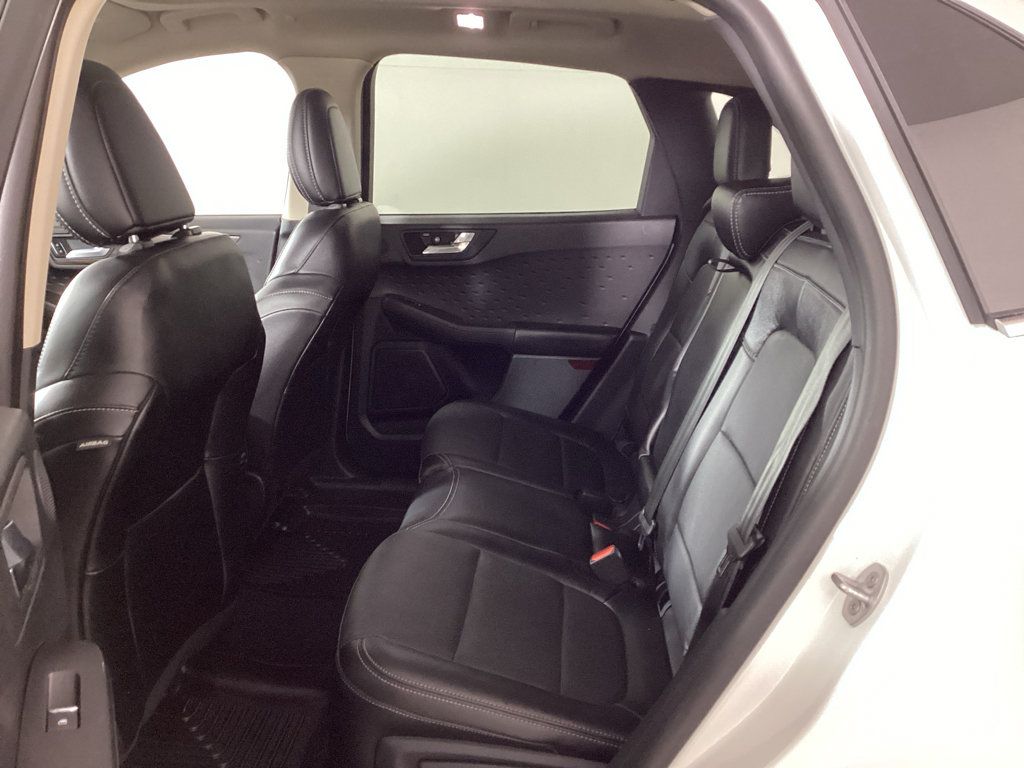 Used 2020 Ford Escape Titanium w/ Titanium Premium Package 2.0 AWD/4WD image 13