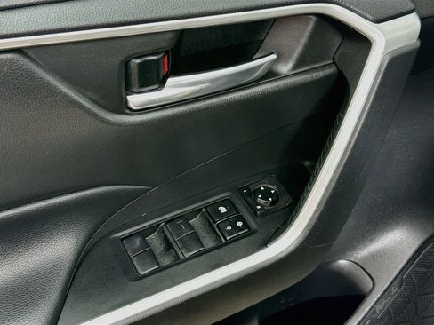 Used 2020 Toyota RAV4 XLE FWD image 12